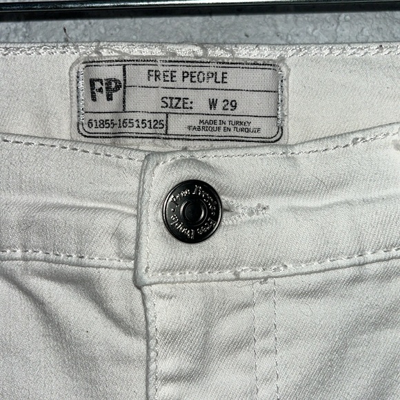 VGUC Free People High Rise Busted Knees White Distressed Skinny Jeans Size 29 - Picture 4 of 10